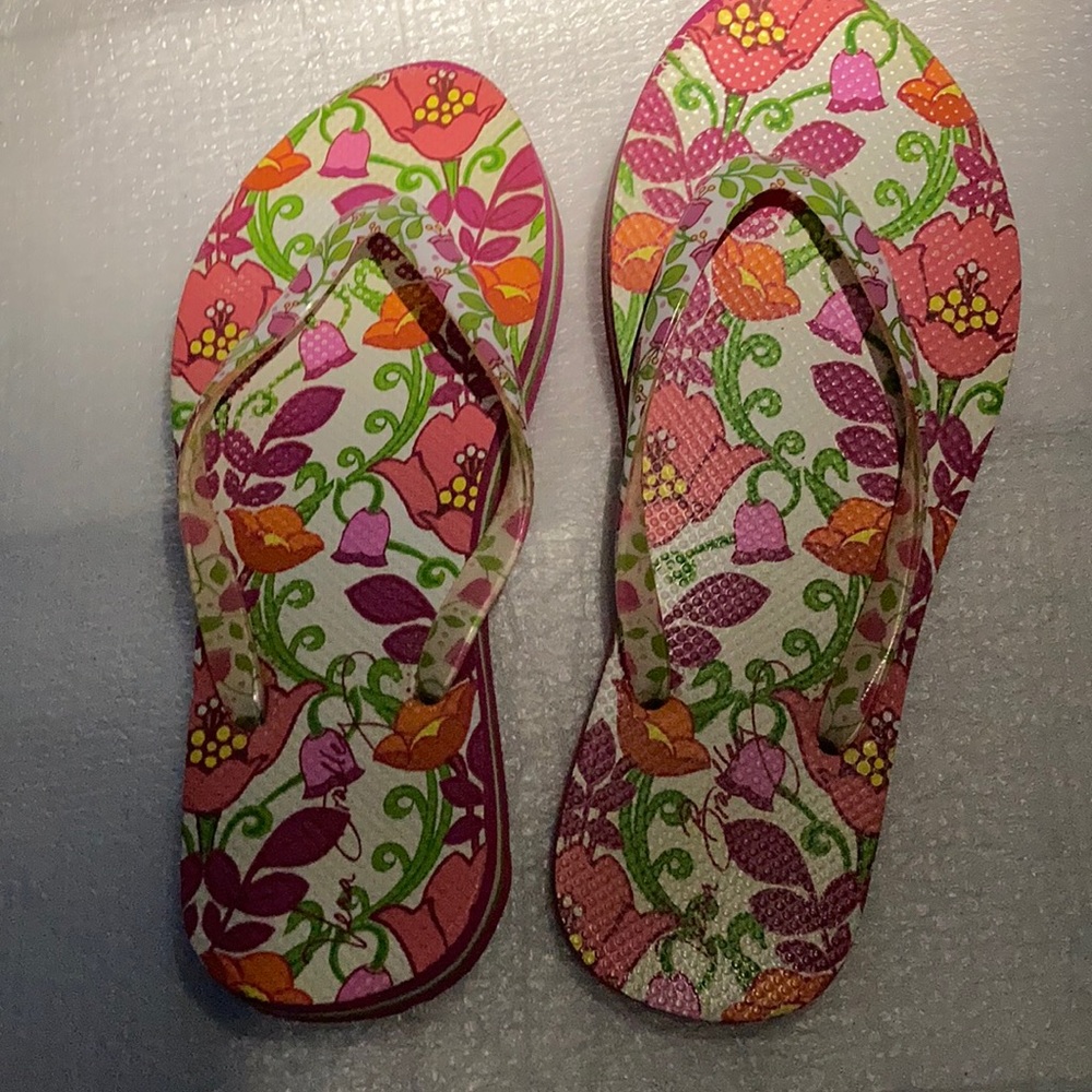 Vera Bradley flip flops